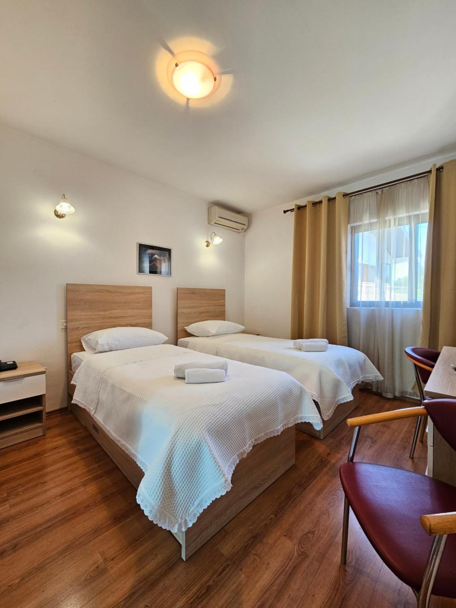 Hotel Prvan Vrgorac Luaran gambar