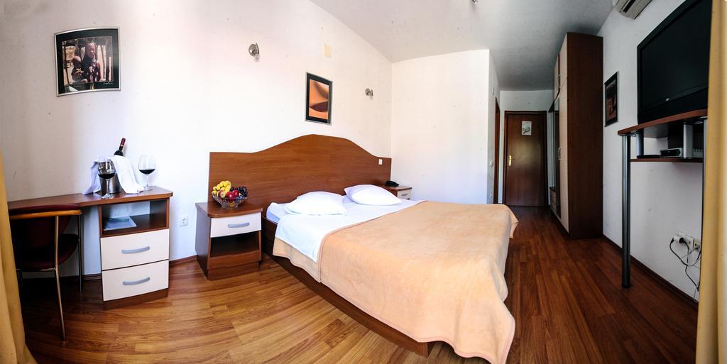 Hotel Prvan Vrgorac Luaran gambar